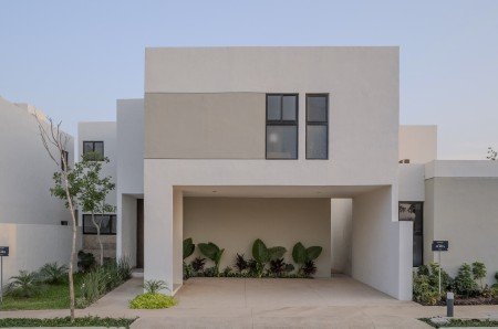 Casa en venta en Merida Conkal de 2 plantas con 2 recamaras